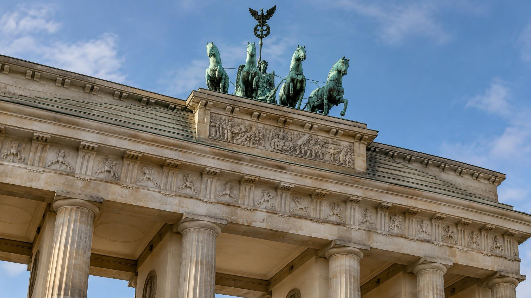brandenburg gate close up